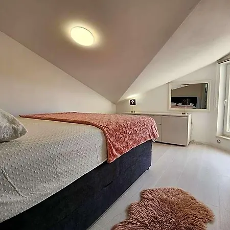 Nicolas 4* Pula